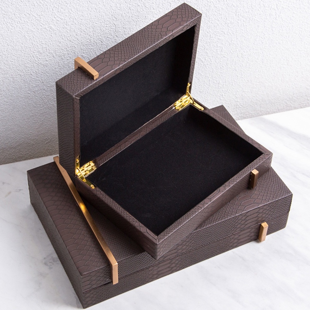 Large Snake print faux leather jewelry box with attached lid - 1 piece - Picture 6 of 6